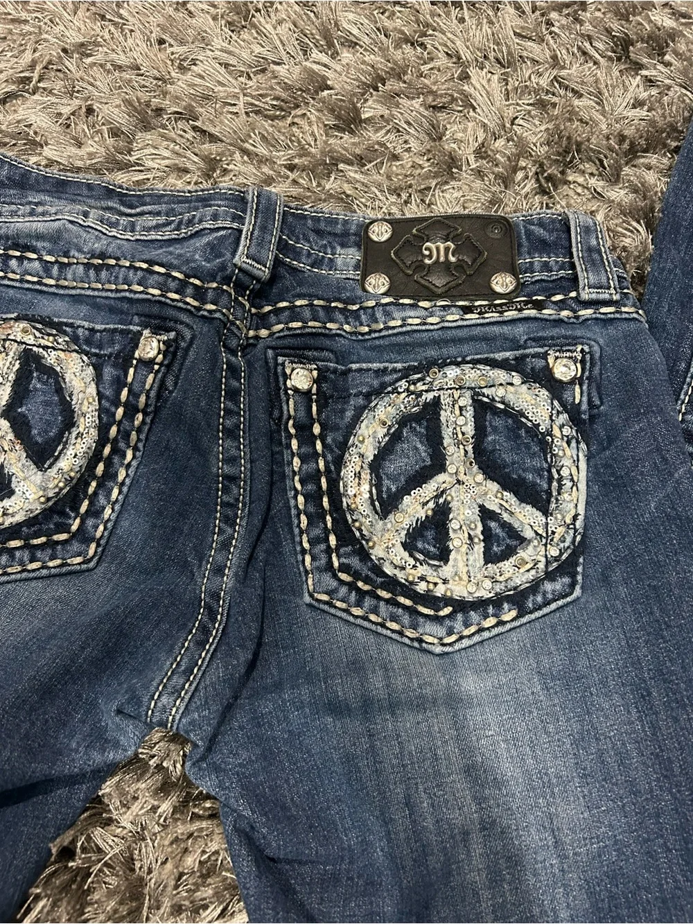 Miss Me Women's Dark Blue Skinny Jeans with Embroidered Peace Sign Pockets sz.28